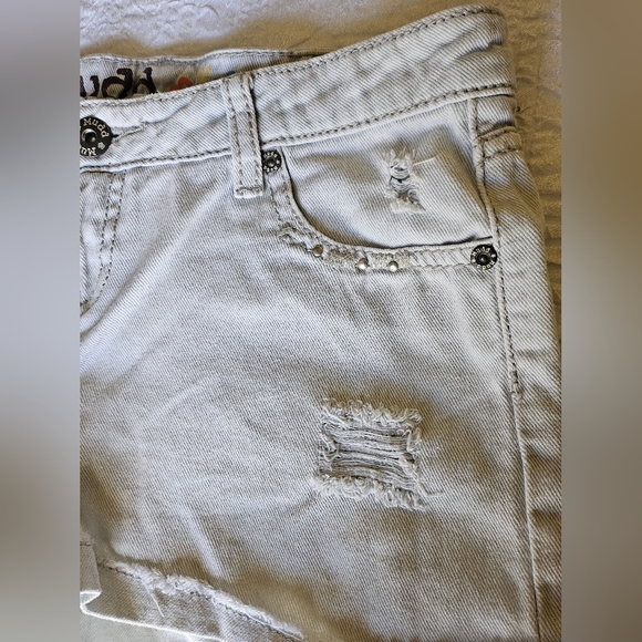 Womens Mudd Light Grey Jean Shorts Size 9 Peace Sign - Picture 11 of 12
